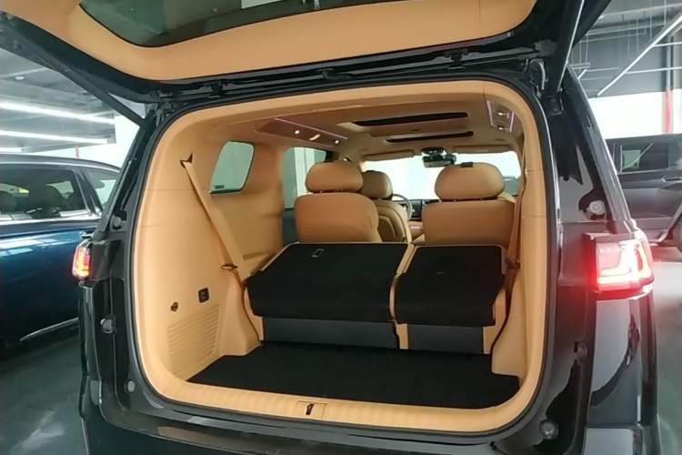 Used VOYAH Dream 2025 PHEV Four-Wheel Drive Prestige Qiankun Edition Trunk