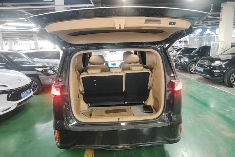 Used VOYAH Dream 2025 PHEV Four-Wheel Drive Prestige Kunpeng Edition Trunk