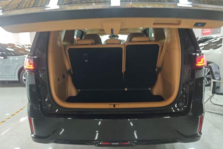 Used VOYAH Dream 2025 PHEV Four-Wheel Drive Prestige Qiankun Edition Trunk