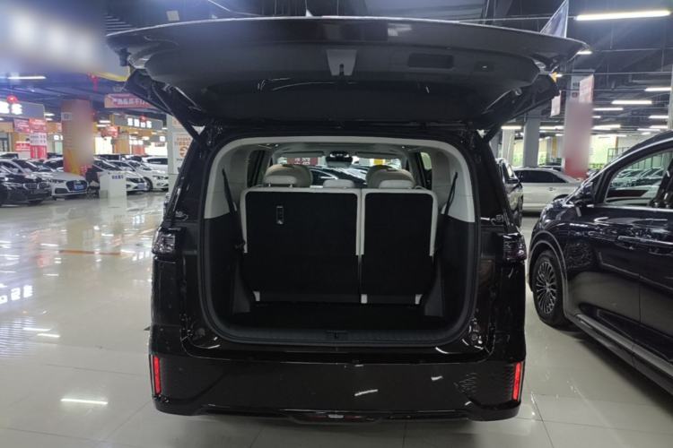 Used VOYAH Dream 2025 EV Four-Wheel-Drive Flagship Qiankun Version Trunk
