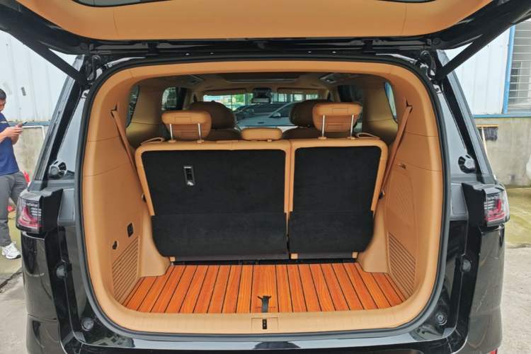 Used VOYAH Dream 2025 PHEV Four-Wheel Drive Prestige Kunpeng Edition Trunk