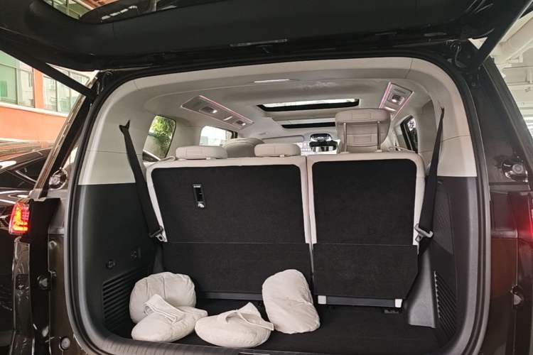Used VOYAH Dream 2025 EV Four-Wheel-Drive Flagship Qiankun Version Trunk