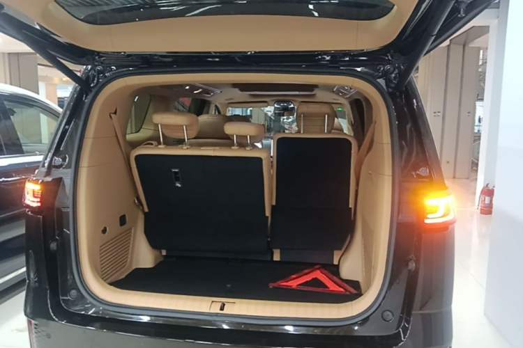 Used VOYAH Dream 2025 PHEV Four-Wheel Drive Prestige Kunpeng Edition Trunk