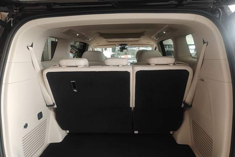Used VOYAH Dream 2025 PHEV Four-Wheel Drive Prestige Kunpeng Edition Trunk