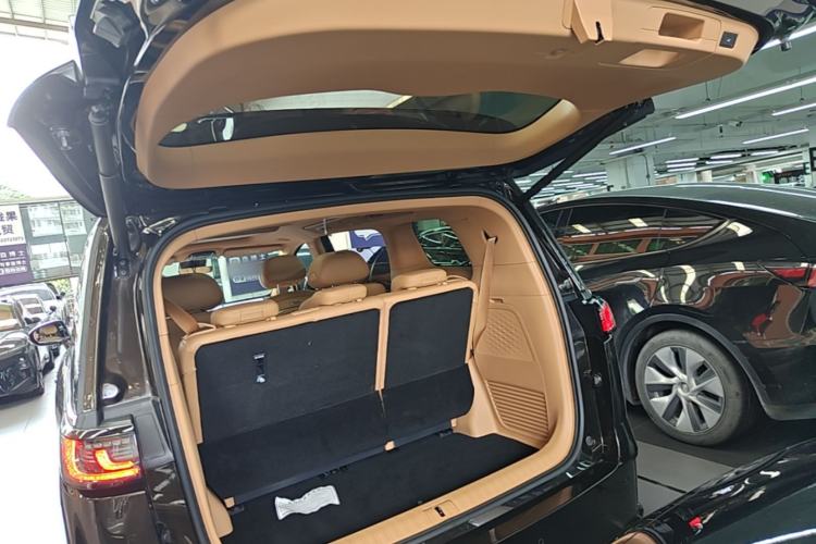 Used VOYAH Dream 2025 PHEV Four-Wheel-Drive Flagship Kunpeng Edition Trunk