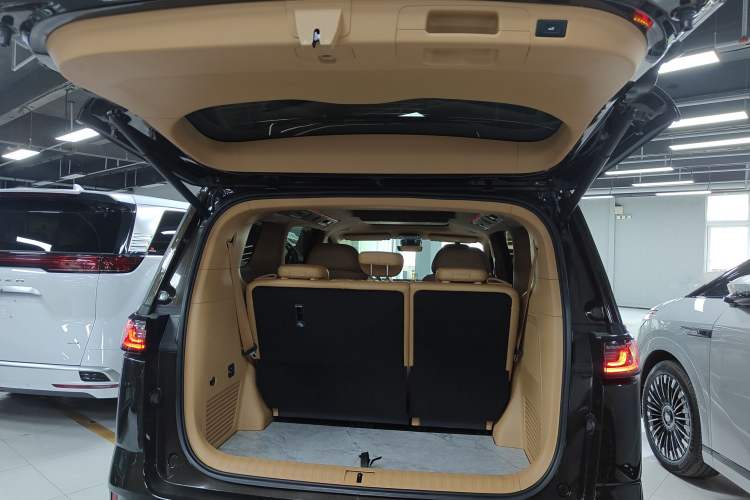 Used VOYAH Dream 2025 PHEV Four-Wheel-Drive Flagship Kunpeng Edition Trunk