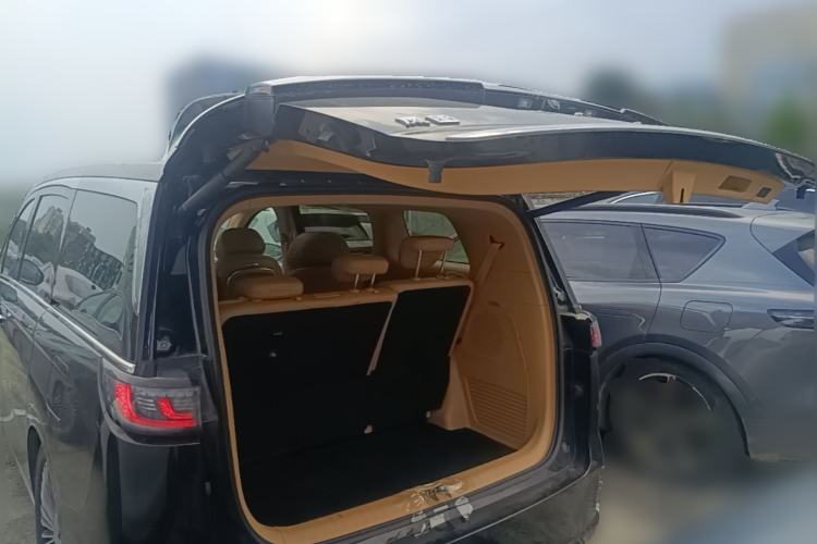 Used VOYAH Dream 2025 PHEV Four-Wheel-Drive Flagship Kunpeng Edition Trunk