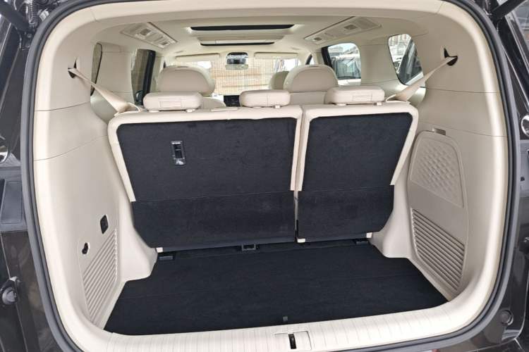 Used VOYAH Dream 2025 PHEV Four-Wheel Drive Prestige Kunpeng Edition Trunk