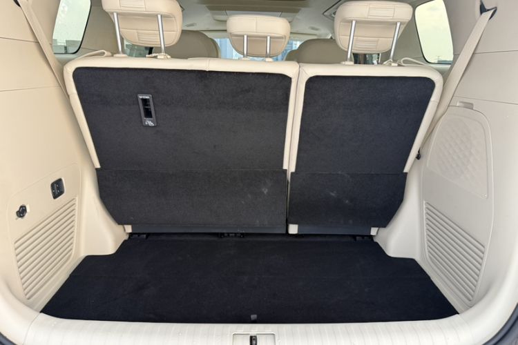 Used VOYAH Dream 2025 EV Four-Wheel Drive Flagship Kunpeng Edition Trunk