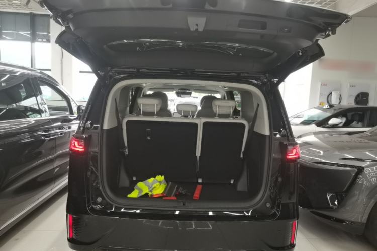 Used VOYAH Dream 2025 PHEV Four-Wheel Drive Prestige Qiankun Edition Trunk