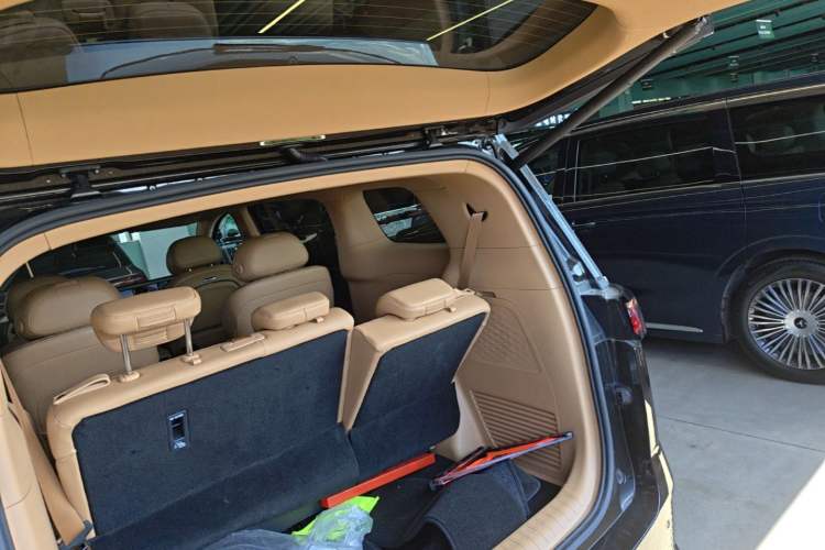 Used VOYAH Dream 2025 PHEV Four-Wheel-Drive Flagship Kunpeng Edition Trunk