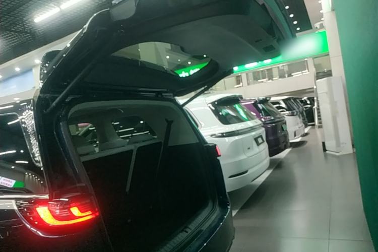Used VOYAH Dream 2025 PHEV Four-Wheel-Drive Flagship Version – Qiankun Edition Trunk