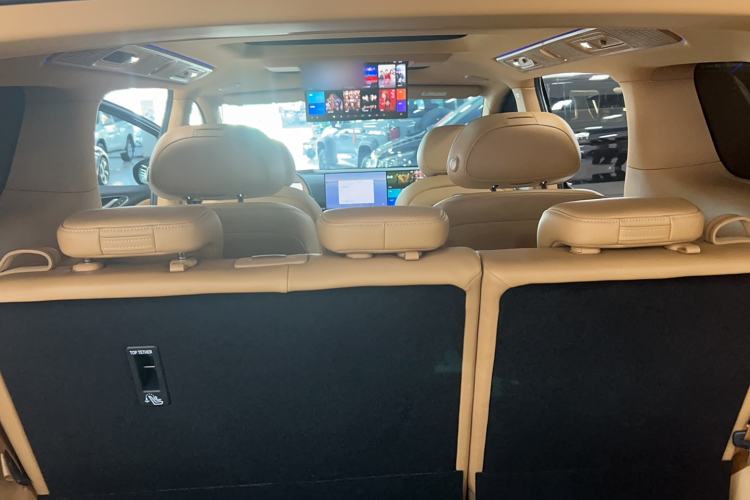 Used VOYAH Dream 2025 PHEV Four-Wheel Drive Prestige Kunpeng Edition Trunk