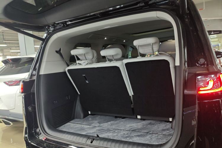 Used VOYAH Dream 2025 PHEV Four-Wheel Drive Excellence Kunpeng Edition Trunk