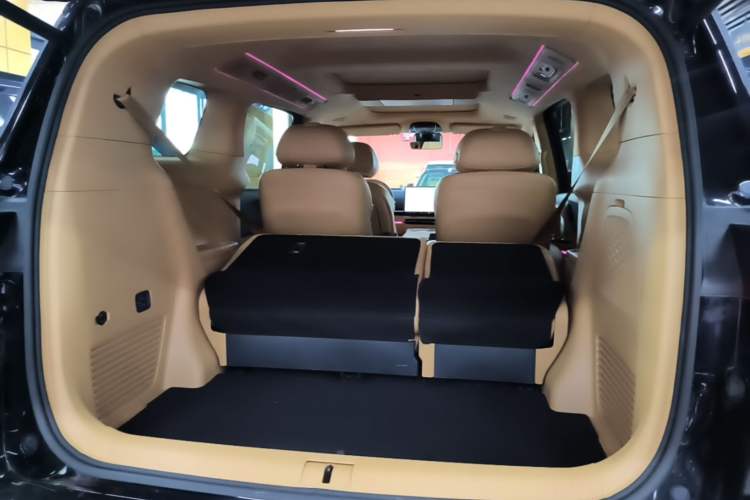 Used VOYAH Dream 2025 PHEV Four-Wheel-Drive Flagship Kunpeng Edition Trunk