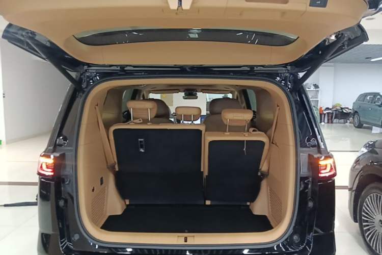 Used VOYAH Dream 2025 PHEV Four-Wheel-Drive Flagship Kunpeng Edition Trunk