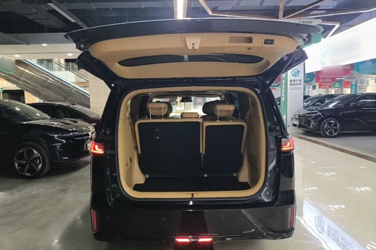 Used VOYAH Dream 2025 PHEV Four-Wheel-Drive Flagship Kunpeng Edition Trunk