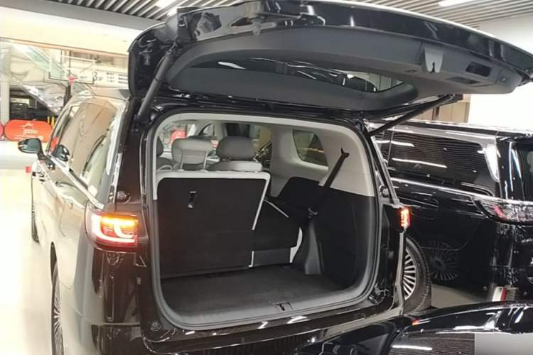 Used VOYAH Dream 2025 PHEV Four-Wheel-Drive Flagship Version – Qiankun Edition Trunk