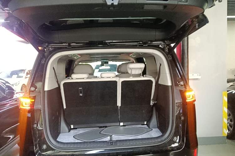 Used VOYAH Dream 2025 PHEV Four-Wheel Drive Prestige Kunpeng Edition Trunk