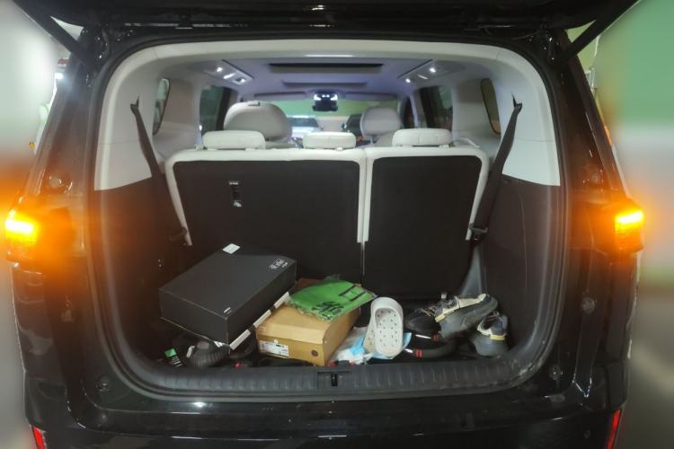 Used VOYAH Dream 2025 PHEV Four-Wheel Drive Excellence Kunpeng Edition Trunk