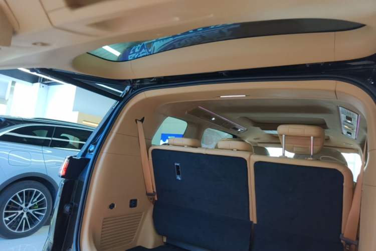 Used VOYAH Dream 2025 PHEV Four-Wheel-Drive Flagship Kunpeng Edition Trunk