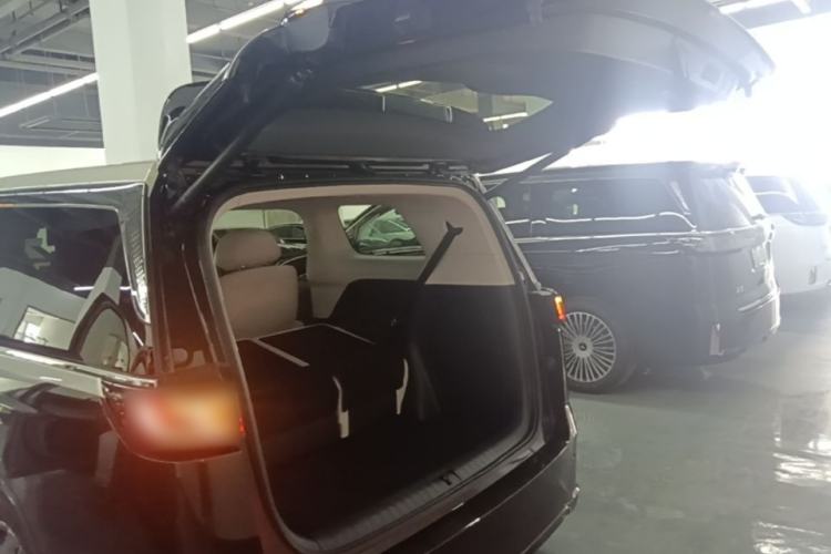 Used VOYAH Dream 2025 EV Four-Wheel-Drive Flagship Qiankun Version Trunk