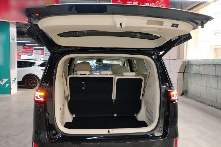 Used VOYAH Dream 2025 EV Four-Wheel Drive Flagship Kunpeng Edition Trunk