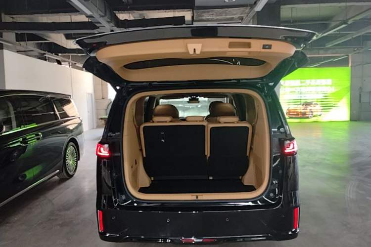 Used VOYAH Dream 2025 PHEV Four-Wheel-Drive Flagship Kunpeng Edition Trunk
