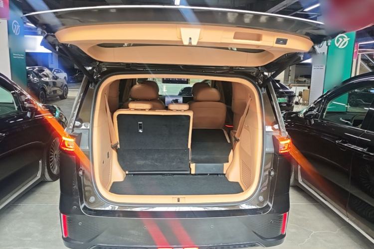 Used VOYAH Dream 2025 PHEV Four-Wheel-Drive Flagship Kunpeng Edition Trunk