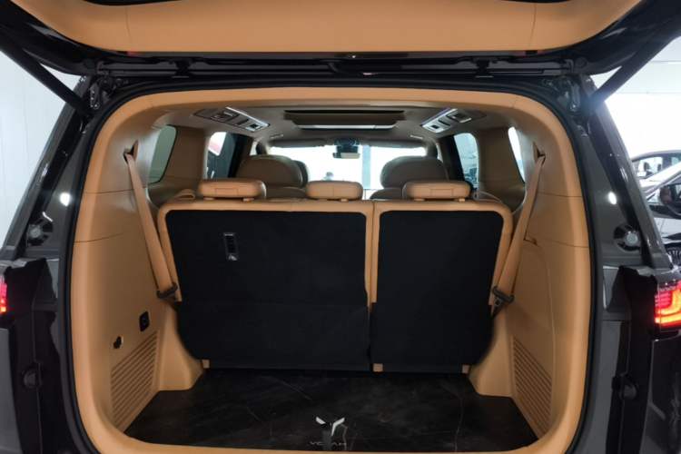 Used VOYAH Dream 2025 PHEV Four-Wheel Drive Prestige Kunpeng Edition Trunk