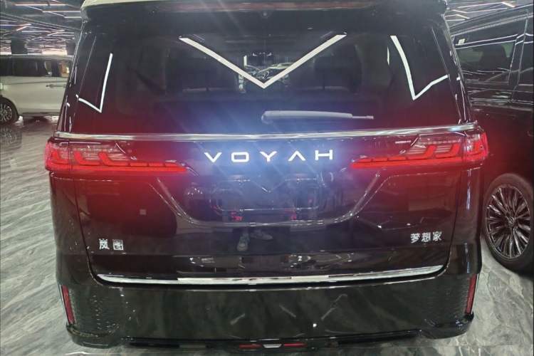 Used VOYAH Dream 2025 PHEV Four-Wheel-Drive Flagship Version – Qiankun Edition Trunk
