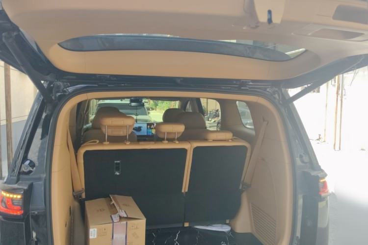 Used VOYAH Dream 2025 PHEV Four-Wheel Drive Excellence Kunpeng Edition Trunk