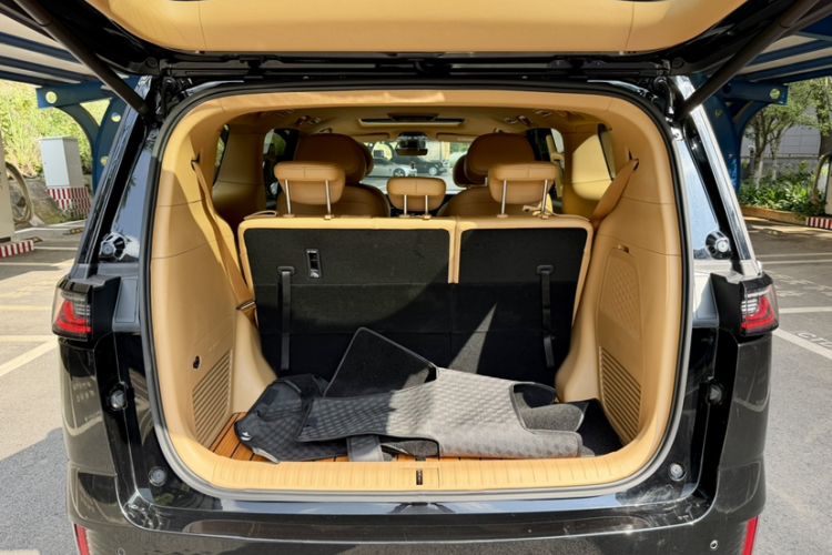 Used VOYAH Dream 2025 EV Long-range Century Edition Trunk