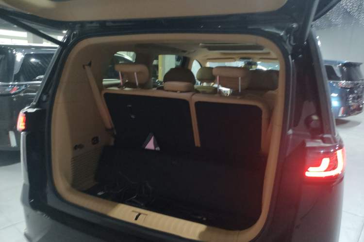 Used VOYAH Dream 2025 PHEV Four-Wheel-Drive Flagship Kunpeng Edition Trunk