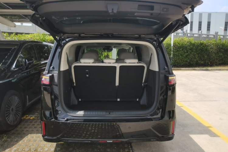 Used VOYAH Dream 2025 PHEV Four-Wheel Drive Prestige Qiankun Edition Trunk