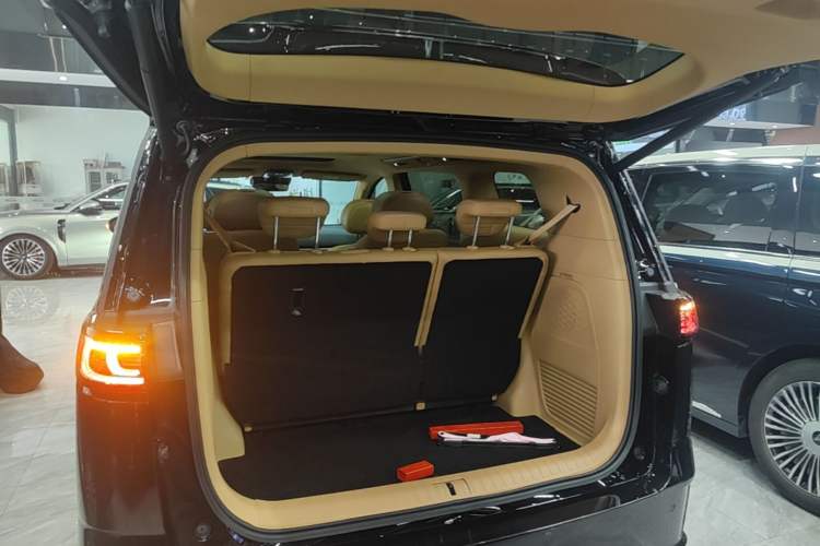 Used VOYAH Dream 2025 PHEV Four-Wheel Drive Excellence Qiankun Edition Trunk