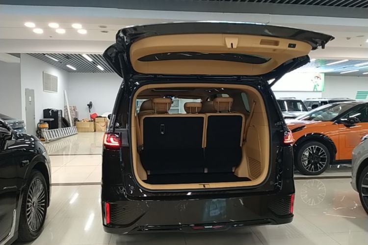 Used VOYAH Dream 2025 PHEV Four-Wheel Drive Prestige Kunpeng Edition Trunk