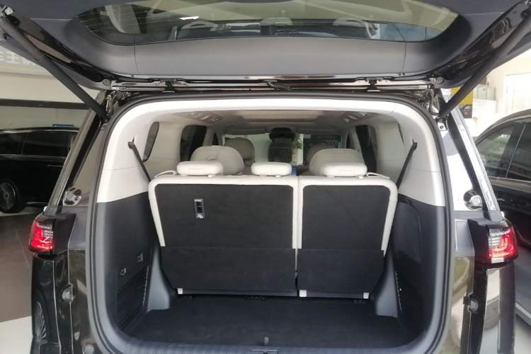 Used VOYAH Dream 2025 PHEV Four-Wheel Drive Prestige Qiankun Edition Trunk
