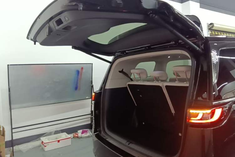 Used VOYAH Dream 2025 PHEV Four-Wheel Drive Prestige Kunpeng Edition Trunk