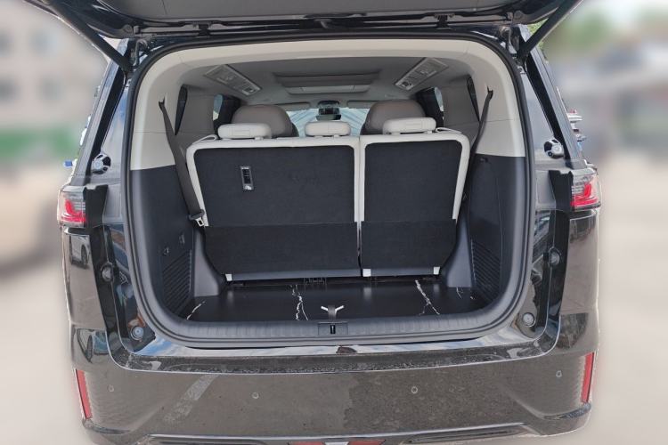 Used VOYAH Dream 2025 PHEV Four-Wheel Drive Prestige Kunpeng Edition Trunk