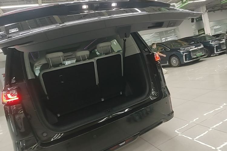 Used VOYAH Dream 2025 PHEV Four-Wheel Drive Prestige Kunpeng Edition Trunk