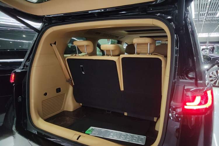 Used VOYAH Dream 2025 PHEV Four-Wheel Drive Excellence Kunpeng Edition Trunk