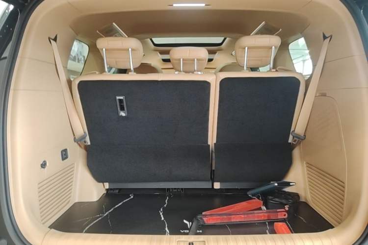 Used VOYAH Dream 2025 PHEV Four-Wheel Drive Prestige Kunpeng Edition Trunk