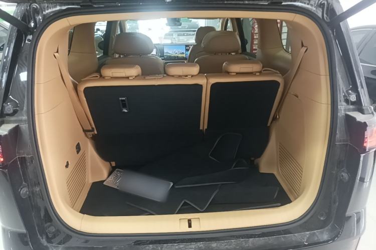 Used VOYAH Dream 2025 PHEV Four-Wheel-Drive Flagship Kunpeng Edition Trunk