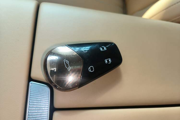 Used VOYAH Dream 2025 PHEV Four-Wheel-Drive Flagship Kunpeng Edition Vehicle Key
