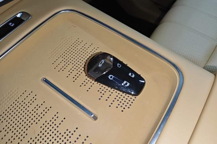 Used VOYAH Dream 2025 PHEV Four-Wheel-Drive Flagship Kunpeng Edition Vehicle Key