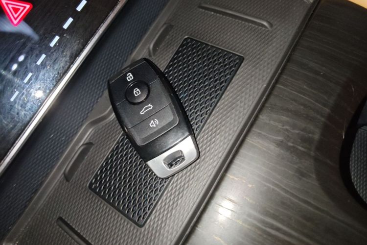 Used VOYAH Dream 2025 PHEV Four-Wheel Drive Excellence Kunpeng Edition Vehicle Key