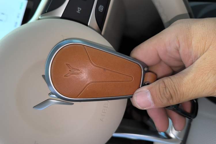 Used VOYAH Dream 2025 PHEV Four-Wheel Drive Prestige Kunpeng Edition Vehicle Key