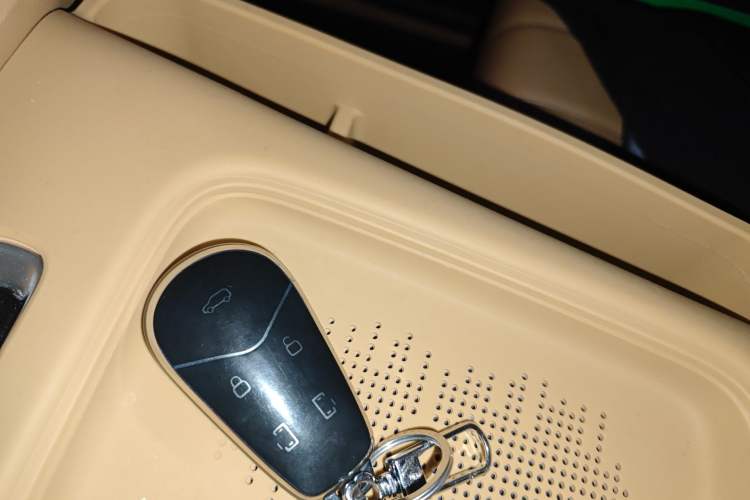 Used VOYAH Dream 2025 PHEV Four-Wheel Drive Prestige Kunpeng Edition Vehicle Key