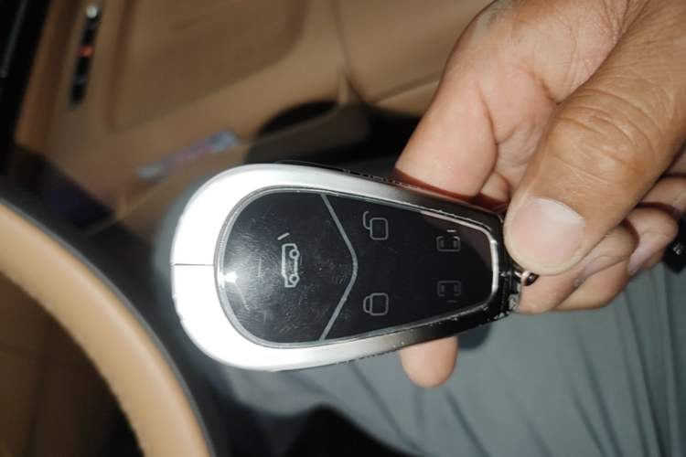 Used VOYAH Dream 2025 PHEV Four-Wheel Drive Prestige Kunpeng Edition Vehicle Key